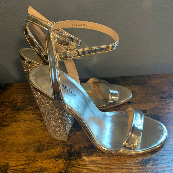 bebe Chunky Heels - Picture 2 of 7